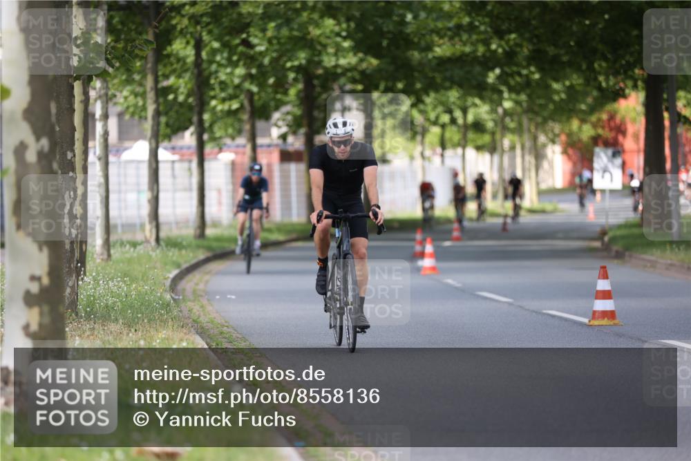 10.08.2025 - GEWOBA Citytriathlon Bremen Yannick Fuchs http://msf.ph/oto/8558136 10.08.2025 12:30:12 Radfahren 640, 675, 717, 722, 745, 760, 769, 823, 875, 884, 935, 943, 960, 1013 meine-sportfotos.de
