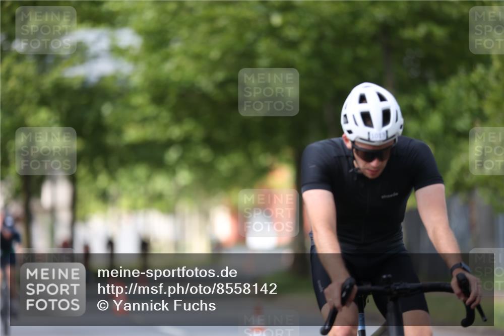 10.08.2025 - GEWOBA Citytriathlon Bremen Yannick Fuchs http://msf.ph/oto/8558142 10.08.2025 12:30:13 Radfahren 640, 675, 717, 722, 733, 745, 760, 769, 823, 875, 884, 935, 943, 960, 1013 meine-sportfotos.de