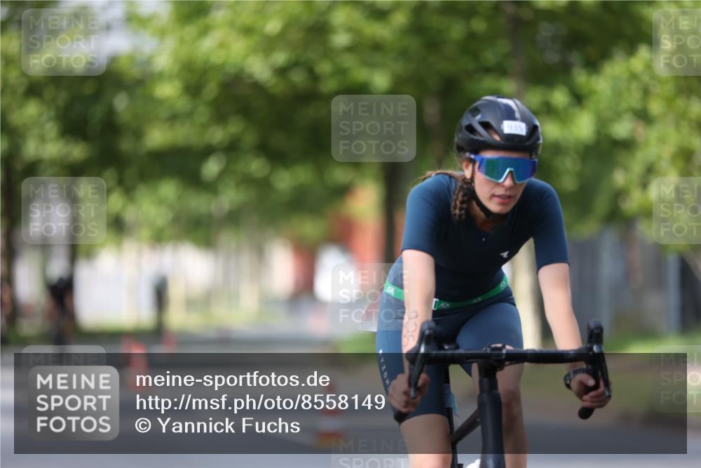 10.08.2025 - GEWOBA Citytriathlon Bremen Yannick Fuchs http://msf.ph/oto/8558149 10.08.2025 12:30:16 Radfahren 640, 717, 722, 733, 745, 760, 769, 823, 875, 884, 935, 943, 960, 1013 meine-sportfotos.de