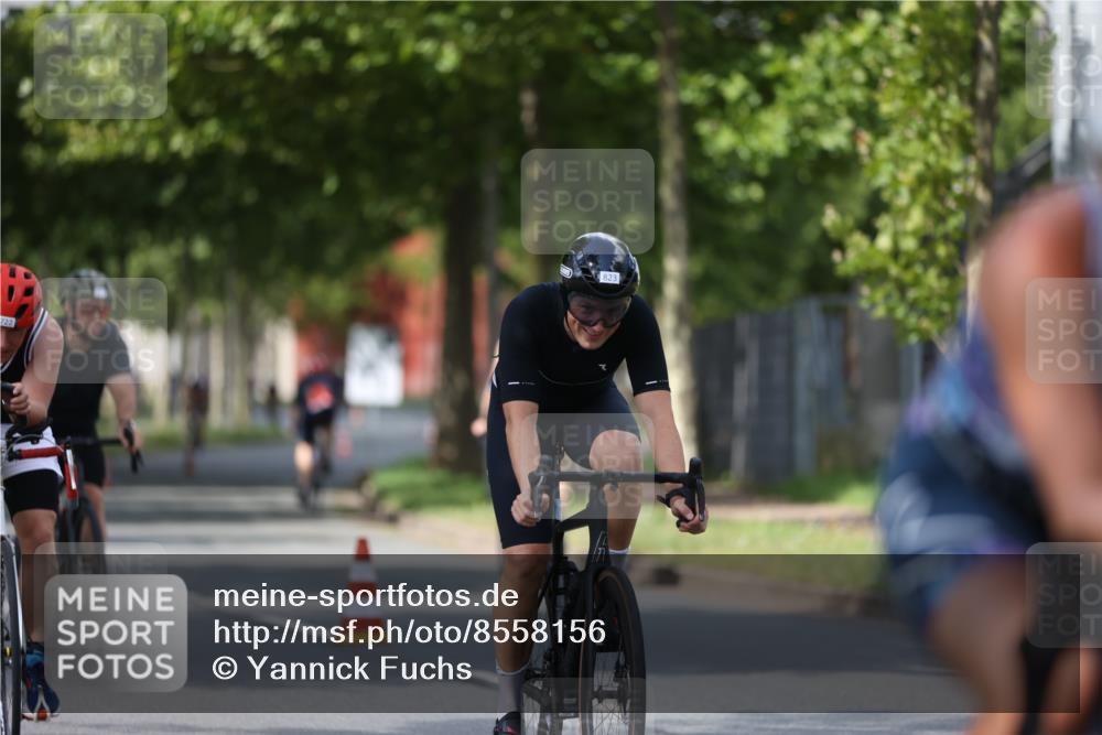 10.08.2025 - GEWOBA Citytriathlon Bremen Yannick Fuchs http://msf.ph/oto/8558156 10.08.2025 12:30:20 Radfahren 722, 733, 745, 760, 767, 823, 884, 932, 935, 943, 1013 meine-sportfotos.de