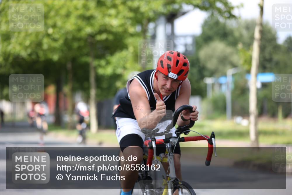 10.08.2025 - GEWOBA Citytriathlon Bremen Yannick Fuchs http://msf.ph/oto/8558162 10.08.2025 12:30:21 Radfahren 722, 733, 745, 760, 767, 823, 884, 932, 935, 943, 1013 meine-sportfotos.de