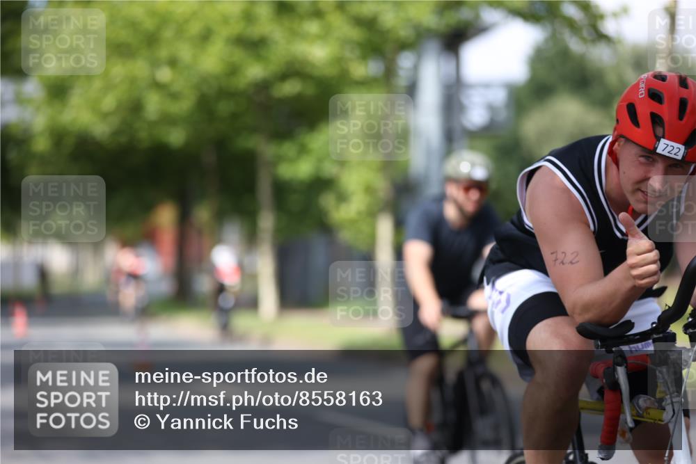 10.08.2025 - GEWOBA Citytriathlon Bremen Yannick Fuchs http://msf.ph/oto/8558163 10.08.2025 12:30:22 Radfahren 722, 733, 745, 760, 767, 823, 884, 932, 935, 943, 1013 meine-sportfotos.de