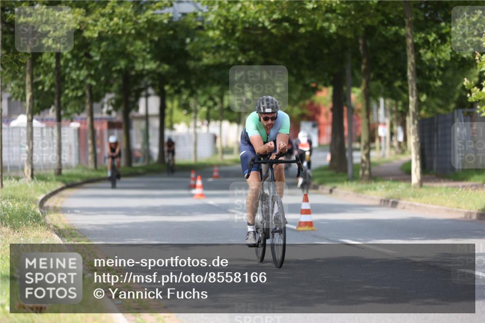 10.08.2025 - GEWOBA Citytriathlon Bremen Yannick Fuchs http://msf.ph/oto/8558166 10.08.2025 12:30:23 Radfahren 722, 733, 745, 767, 823, 884, 932, 935, 943, 1013 meine-sportfotos.de