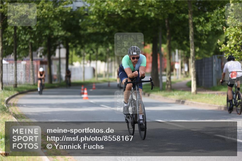 10.08.2025 - GEWOBA Citytriathlon Bremen Yannick Fuchs http://msf.ph/oto/8558167 10.08.2025 12:30:23 Radfahren 722, 733, 745, 767, 823, 884, 932, 935, 943, 1013 meine-sportfotos.de