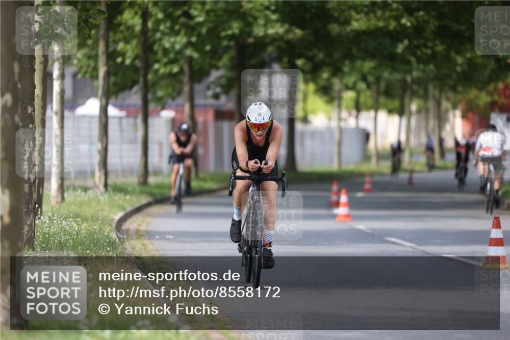 10.08.2025 - GEWOBA Citytriathlon Bremen Yannick Fuchs http://msf.ph/oto/8558172 10.08.2025 12:30:26 Radfahren 722, 733, 745, 767, 823, 924, 932, 935, 943, 1011, 1013 meine-sportfotos.de