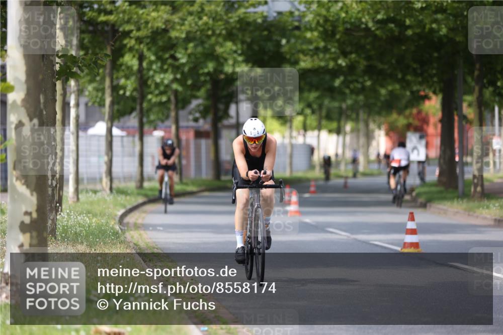 10.08.2025 - GEWOBA Citytriathlon Bremen Yannick Fuchs http://msf.ph/oto/8558174 10.08.2025 12:30:27 Radfahren 722, 733, 745, 767, 823, 924, 932, 935, 943, 1011, 1013 meine-sportfotos.de