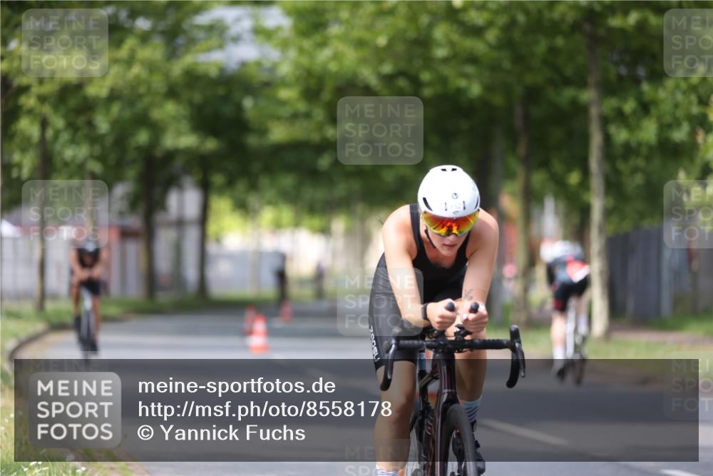 10.08.2025 - GEWOBA Citytriathlon Bremen Yannick Fuchs http://msf.ph/oto/8558178 10.08.2025 12:30:28 Radfahren 722, 733, 745, 767, 823, 924, 932, 935, 943, 1011 meine-sportfotos.de