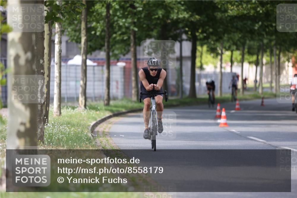 10.08.2025 - GEWOBA Citytriathlon Bremen Yannick Fuchs http://msf.ph/oto/8558179 10.08.2025 12:30:29 Radfahren 722, 733, 745, 767, 823, 924, 932, 937, 943, 1011 meine-sportfotos.de
