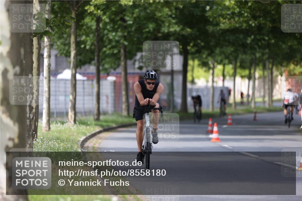 10.08.2025 - GEWOBA Citytriathlon Bremen Yannick Fuchs http://msf.ph/oto/8558180 10.08.2025 12:30:29 Radfahren 722, 733, 745, 767, 823, 924, 932, 937, 943, 1011 meine-sportfotos.de