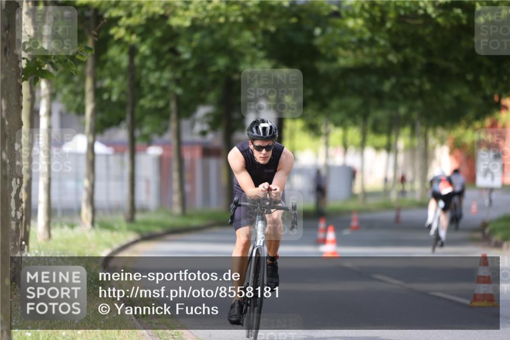 10.08.2025 - GEWOBA Citytriathlon Bremen Yannick Fuchs http://msf.ph/oto/8558181 10.08.2025 12:30:29 Radfahren 722, 733, 745, 767, 823, 924, 932, 937, 943, 1011 meine-sportfotos.de