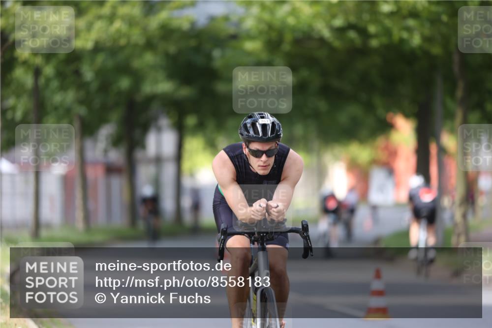 10.08.2025 - GEWOBA Citytriathlon Bremen Yannick Fuchs http://msf.ph/oto/8558183 10.08.2025 12:30:30 Radfahren 722, 733, 745, 767, 823, 924, 932, 937, 943, 1011 meine-sportfotos.de
