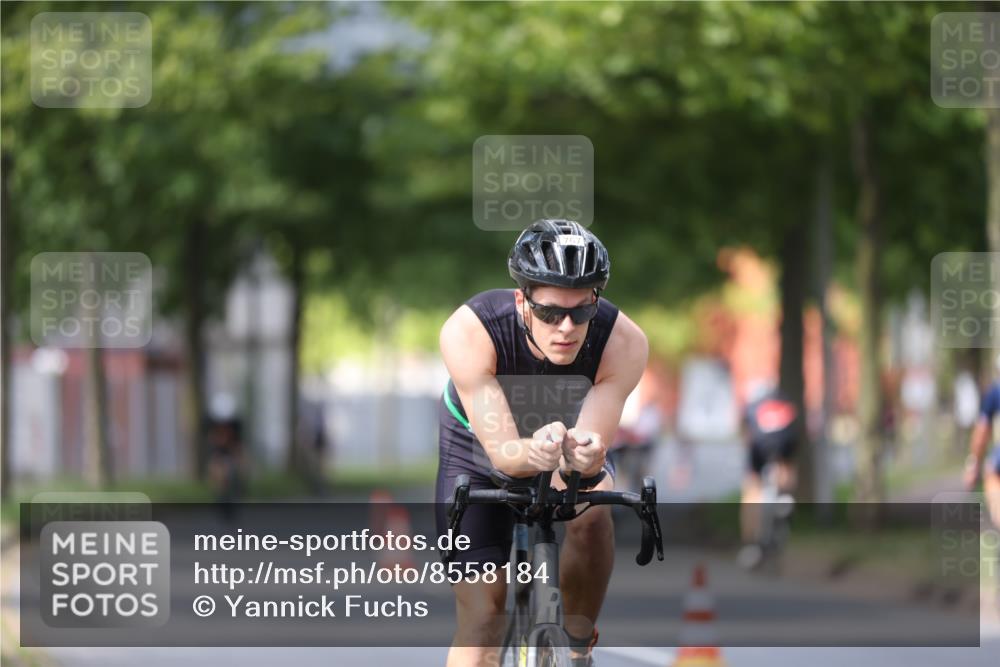 10.08.2025 - GEWOBA Citytriathlon Bremen Yannick Fuchs http://msf.ph/oto/8558184 10.08.2025 12:30:30 Radfahren 722, 733, 745, 767, 823, 924, 932, 937, 943, 1011 meine-sportfotos.de