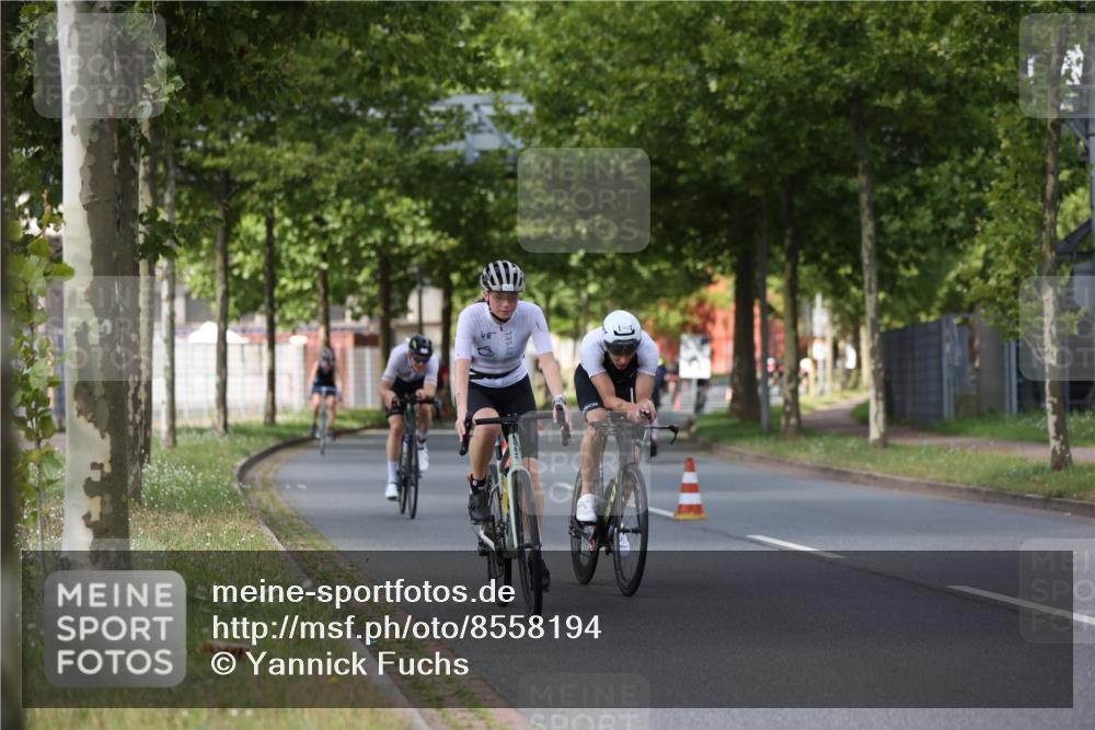 10.08.2025 - GEWOBA Citytriathlon Bremen Yannick Fuchs http://msf.ph/oto/8558194 10.08.2025 12:30:39 Radfahren 587, 752, 767, 916, 924, 932, 937, 951, 1011, 1022, 1026 meine-sportfotos.de