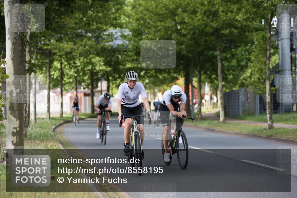 10.08.2025 - GEWOBA Citytriathlon Bremen Yannick Fuchs http://msf.ph/oto/8558195 10.08.2025 12:30:39 Radfahren 587, 752, 767, 916, 924, 932, 937, 951, 1011, 1022, 1026 meine-sportfotos.de