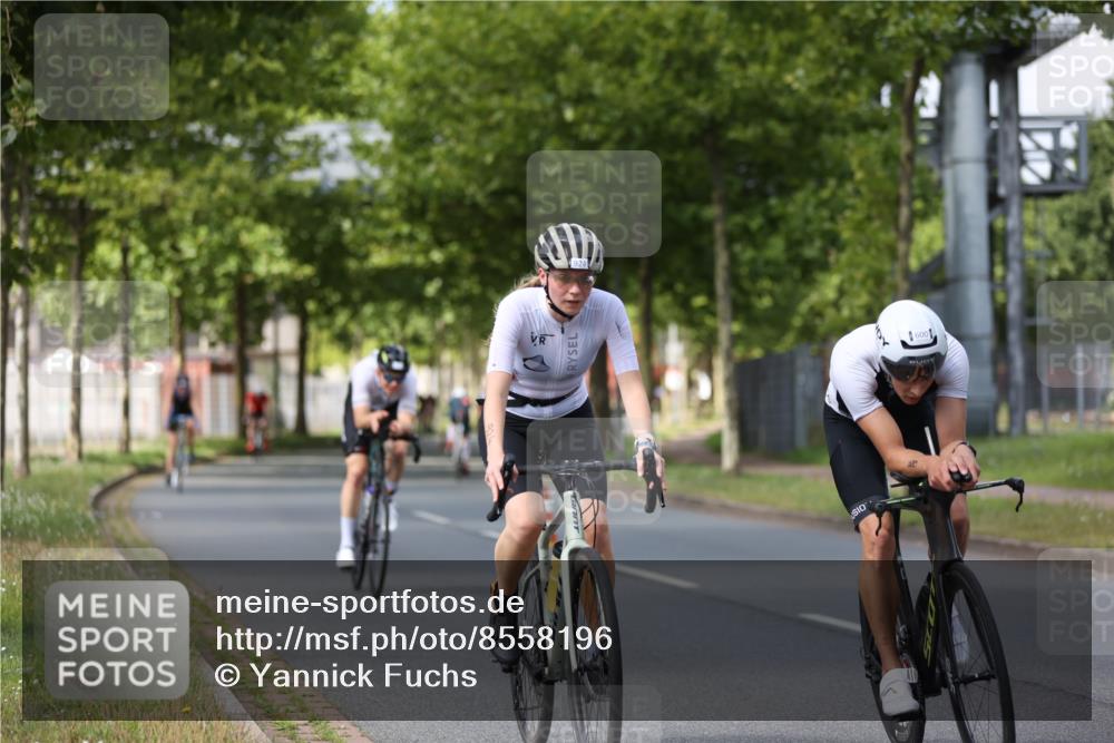 10.08.2025 - GEWOBA Citytriathlon Bremen Yannick Fuchs http://msf.ph/oto/8558196 10.08.2025 12:30:39 Radfahren 587, 752, 767, 916, 924, 932, 937, 951, 1011, 1022, 1026 meine-sportfotos.de