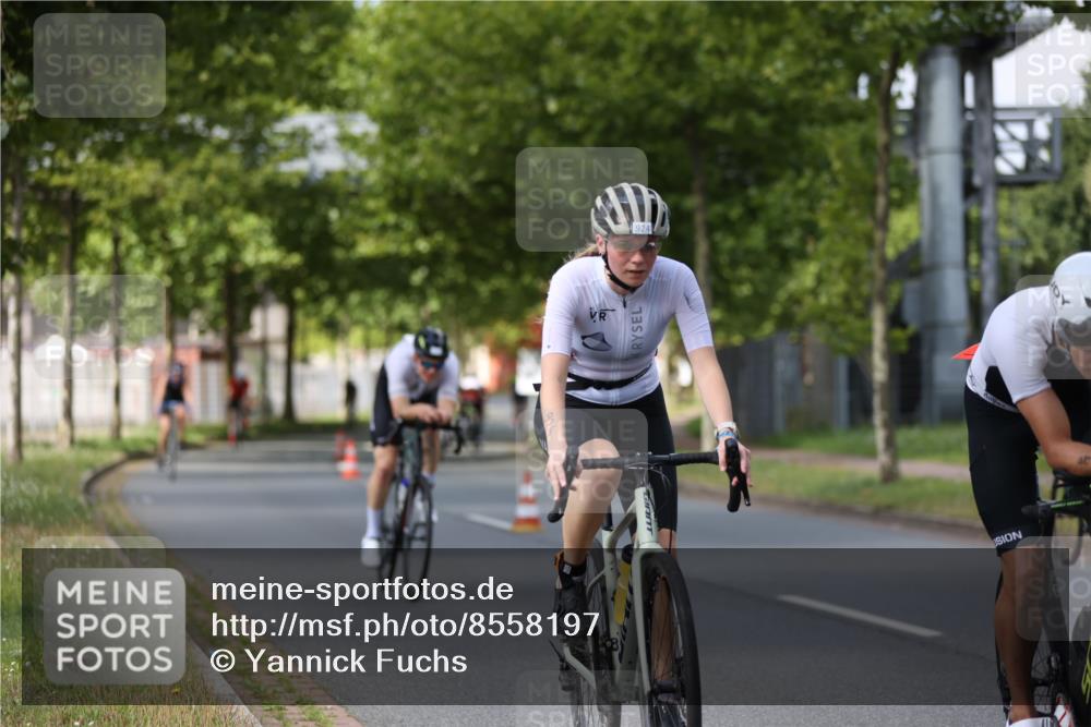 10.08.2025 - GEWOBA Citytriathlon Bremen Yannick Fuchs http://msf.ph/oto/8558197 10.08.2025 12:30:39 Radfahren 587, 752, 767, 916, 924, 932, 937, 951, 1011, 1022, 1026 meine-sportfotos.de