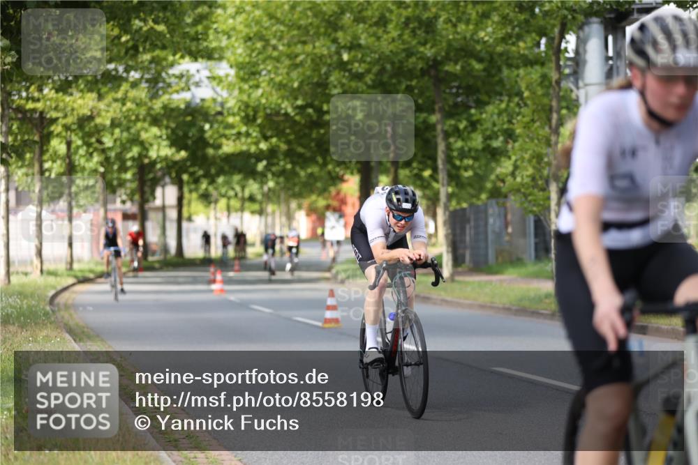 10.08.2025 - GEWOBA Citytriathlon Bremen Yannick Fuchs http://msf.ph/oto/8558198 10.08.2025 12:30:40 Radfahren 587, 752, 767, 916, 924, 932, 937, 951, 1011, 1020, 1022, 1026 meine-sportfotos.de