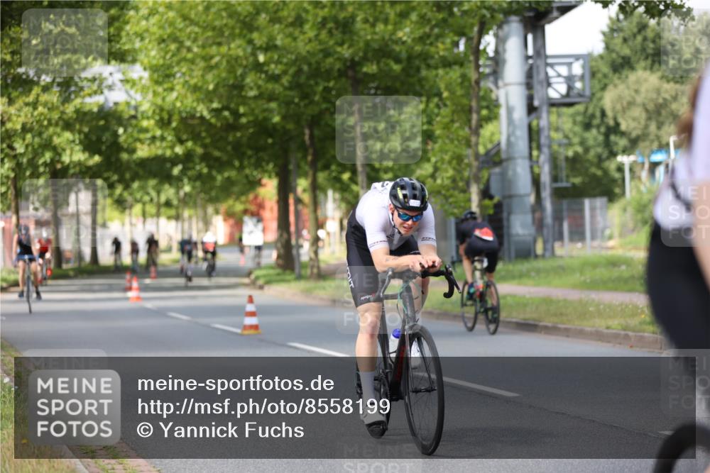 10.08.2025 - GEWOBA Citytriathlon Bremen Yannick Fuchs http://msf.ph/oto/8558199 10.08.2025 12:30:40 Radfahren 587, 752, 767, 916, 924, 932, 937, 951, 1011, 1020, 1022, 1026 meine-sportfotos.de
