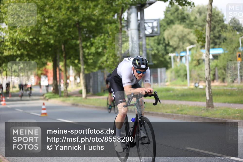 10.08.2025 - GEWOBA Citytriathlon Bremen Yannick Fuchs http://msf.ph/oto/8558200 10.08.2025 12:30:40 Radfahren 587, 752, 767, 916, 924, 932, 937, 951, 1011, 1020, 1022, 1026 meine-sportfotos.de