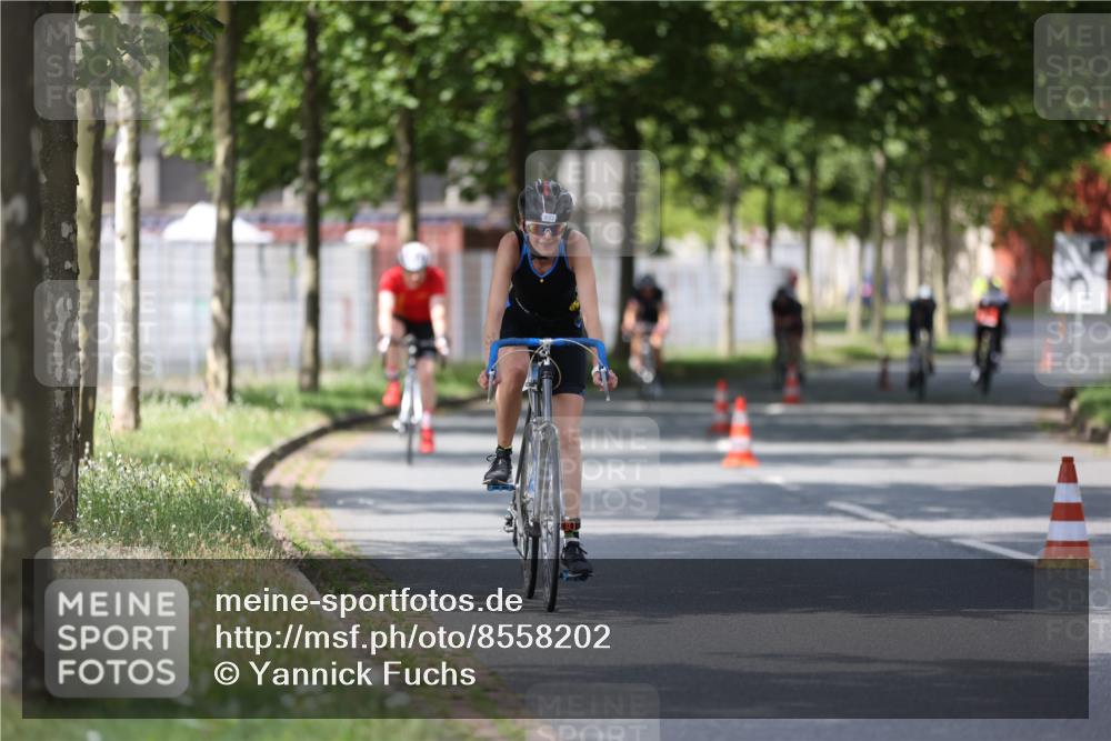 10.08.2025 - GEWOBA Citytriathlon Bremen Yannick Fuchs http://msf.ph/oto/8558202 10.08.2025 12:30:42 Radfahren 587, 752, 767, 916, 924, 932, 937, 951, 1011, 1020, 1022, 1026 meine-sportfotos.de