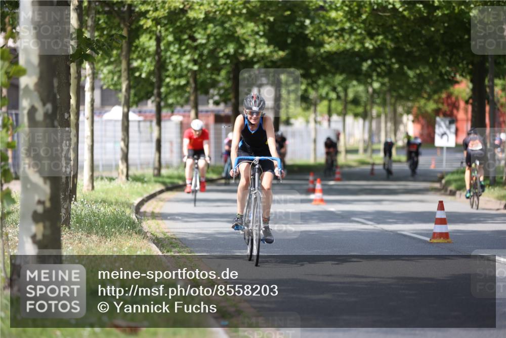 10.08.2025 - GEWOBA Citytriathlon Bremen Yannick Fuchs http://msf.ph/oto/8558203 10.08.2025 12:30:42 Radfahren 587, 752, 767, 916, 924, 932, 937, 951, 1011, 1020, 1022, 1026 meine-sportfotos.de