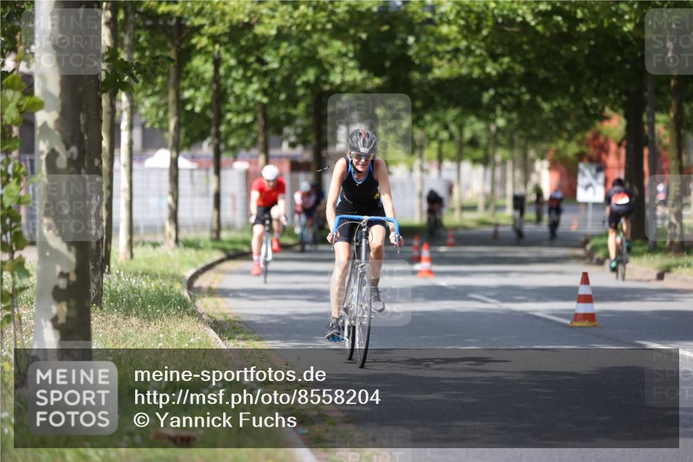 10.08.2025 - GEWOBA Citytriathlon Bremen Yannick Fuchs http://msf.ph/oto/8558204 10.08.2025 12:30:42 Radfahren 587, 752, 767, 916, 924, 932, 937, 951, 1011, 1020, 1022, 1026 meine-sportfotos.de