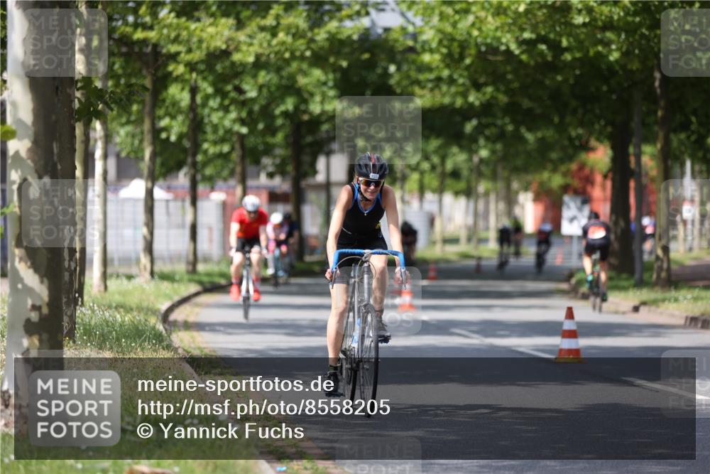 10.08.2025 - GEWOBA Citytriathlon Bremen Yannick Fuchs http://msf.ph/oto/8558205 10.08.2025 12:30:42 Radfahren 587, 752, 767, 916, 924, 932, 937, 951, 1011, 1020, 1022, 1026 meine-sportfotos.de