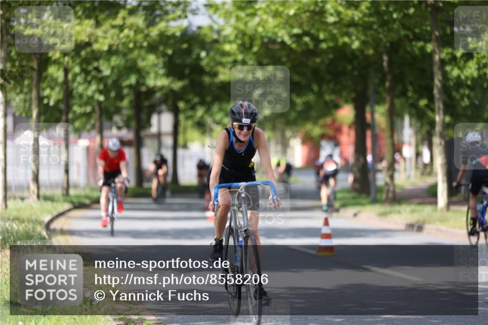 10.08.2025 - GEWOBA Citytriathlon Bremen Yannick Fuchs http://msf.ph/oto/8558206 10.08.2025 12:30:43 Radfahren 587, 752, 767, 916, 924, 937, 951, 1011, 1020, 1022, 1026 meine-sportfotos.de
