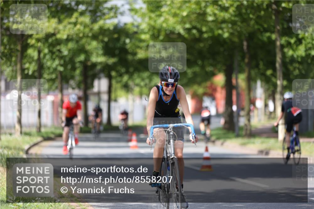 10.08.2025 - GEWOBA Citytriathlon Bremen Yannick Fuchs http://msf.ph/oto/8558207 10.08.2025 12:30:43 Radfahren 587, 752, 767, 916, 924, 937, 951, 1011, 1020, 1022, 1026 meine-sportfotos.de