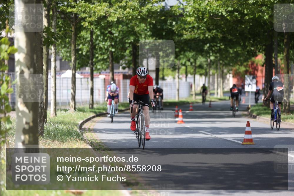 10.08.2025 - GEWOBA Citytriathlon Bremen Yannick Fuchs http://msf.ph/oto/8558208 10.08.2025 12:30:44 Radfahren 587, 752, 767, 916, 924, 937, 951, 1011, 1020, 1022, 1026 meine-sportfotos.de