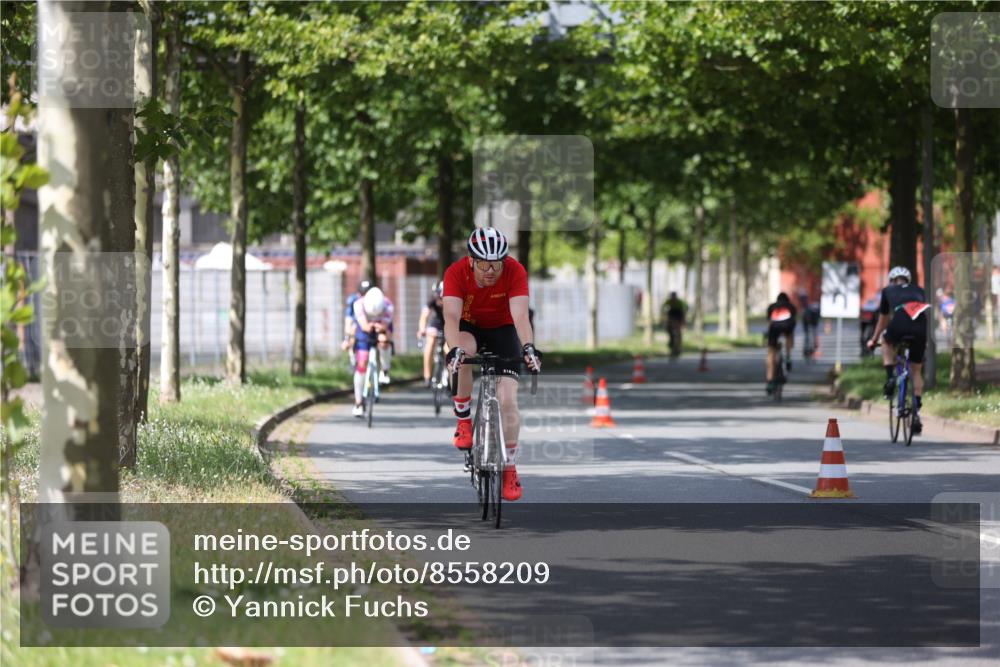 10.08.2025 - GEWOBA Citytriathlon Bremen Yannick Fuchs http://msf.ph/oto/8558209 10.08.2025 12:30:44 Radfahren 587, 752, 767, 916, 924, 937, 951, 1011, 1020, 1022, 1026 meine-sportfotos.de