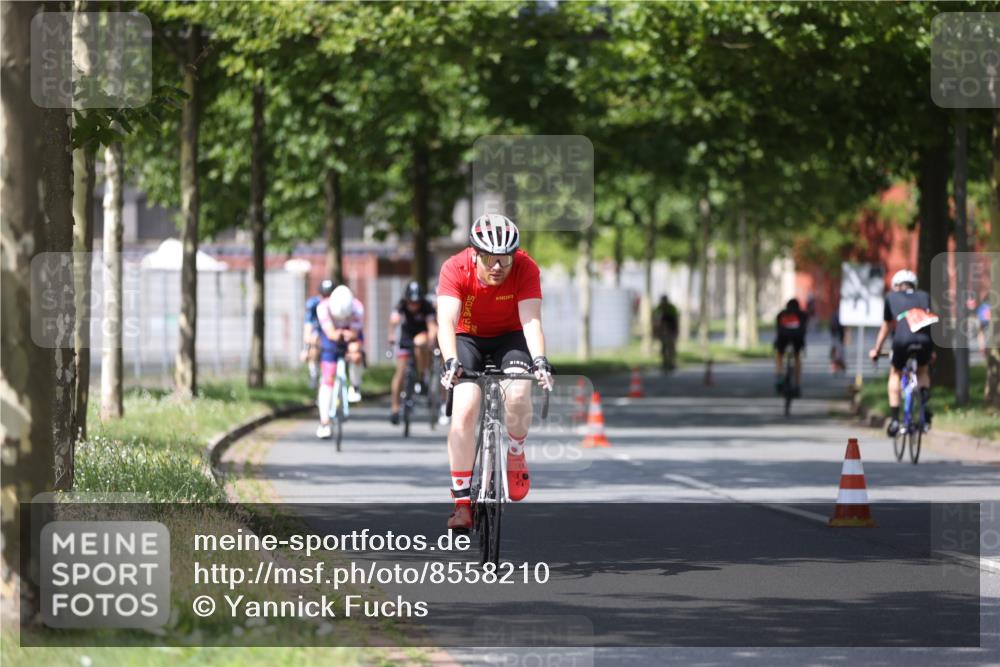 10.08.2025 - GEWOBA Citytriathlon Bremen Yannick Fuchs http://msf.ph/oto/8558210 10.08.2025 12:30:44 Radfahren 587, 752, 767, 916, 924, 937, 951, 1011, 1020, 1022, 1026 meine-sportfotos.de