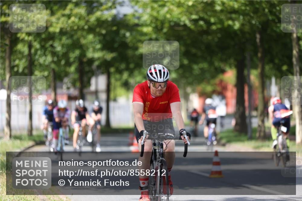 10.08.2025 - GEWOBA Citytriathlon Bremen Yannick Fuchs http://msf.ph/oto/8558212 10.08.2025 12:30:45 Radfahren 587, 752, 916, 924, 937, 951, 1011, 1020, 1022, 1026 meine-sportfotos.de