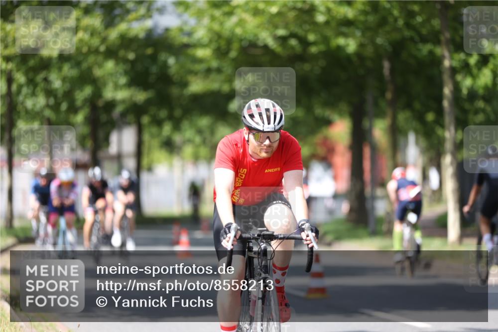 10.08.2025 - GEWOBA Citytriathlon Bremen Yannick Fuchs http://msf.ph/oto/8558213 10.08.2025 12:30:45 Radfahren 587, 752, 916, 924, 937, 951, 1011, 1020, 1022, 1026 meine-sportfotos.de