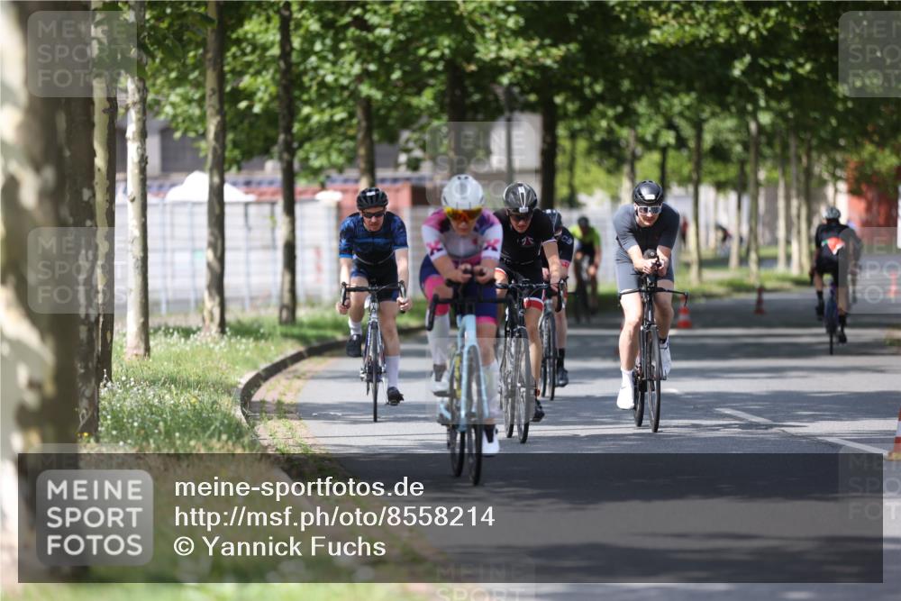 10.08.2025 - GEWOBA Citytriathlon Bremen Yannick Fuchs http://msf.ph/oto/8558214 10.08.2025 12:30:46 Radfahren 587, 752, 916, 924, 937, 951, 1011, 1020, 1022, 1026 meine-sportfotos.de