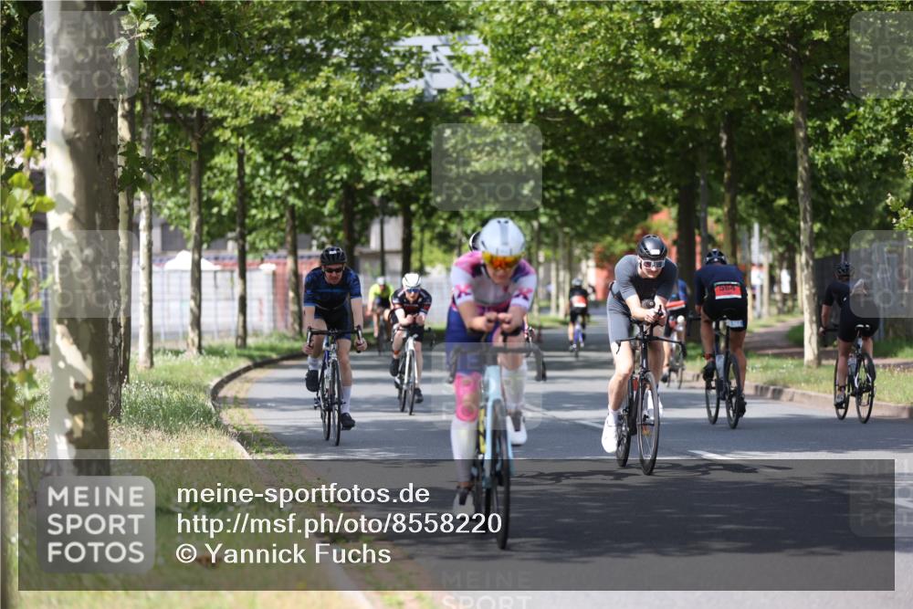10.08.2025 - GEWOBA Citytriathlon Bremen Yannick Fuchs http://msf.ph/oto/8558220 10.08.2025 12:30:47 Radfahren 587, 752, 916, 924, 937, 951, 1011, 1020, 1022, 1026 meine-sportfotos.de
