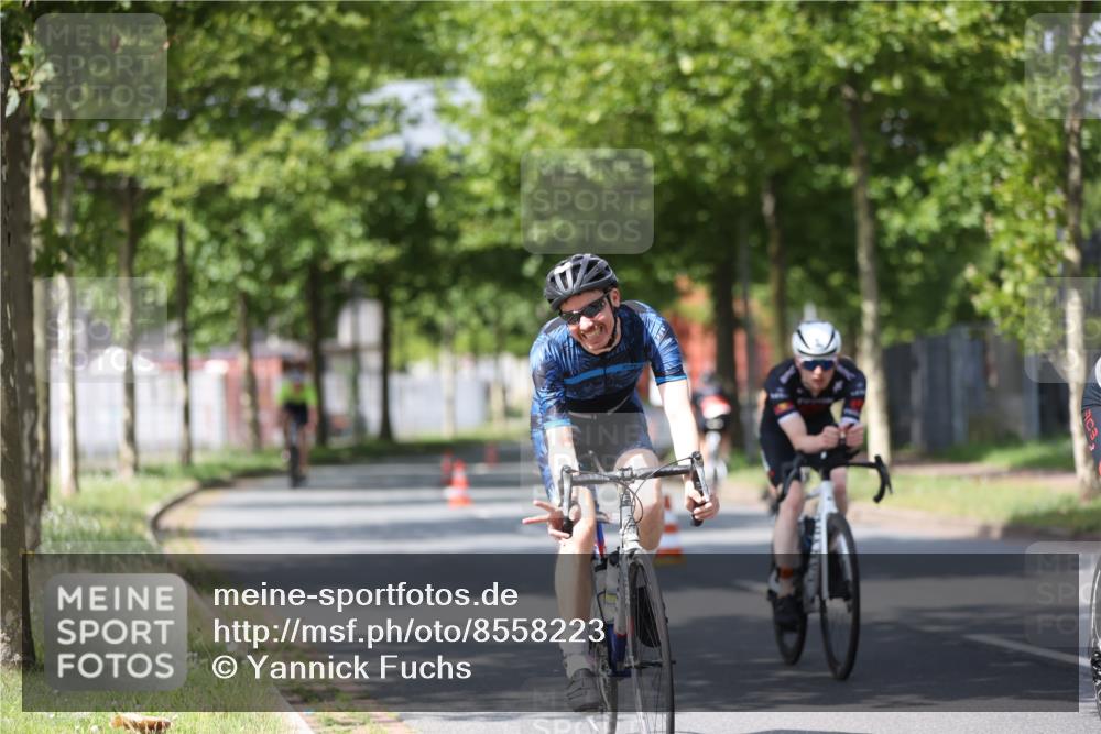 10.08.2025 - GEWOBA Citytriathlon Bremen Yannick Fuchs http://msf.ph/oto/8558223 10.08.2025 12:30:48 Radfahren 587, 752, 916, 924, 937, 951, 1011, 1020, 1022, 1026 meine-sportfotos.de