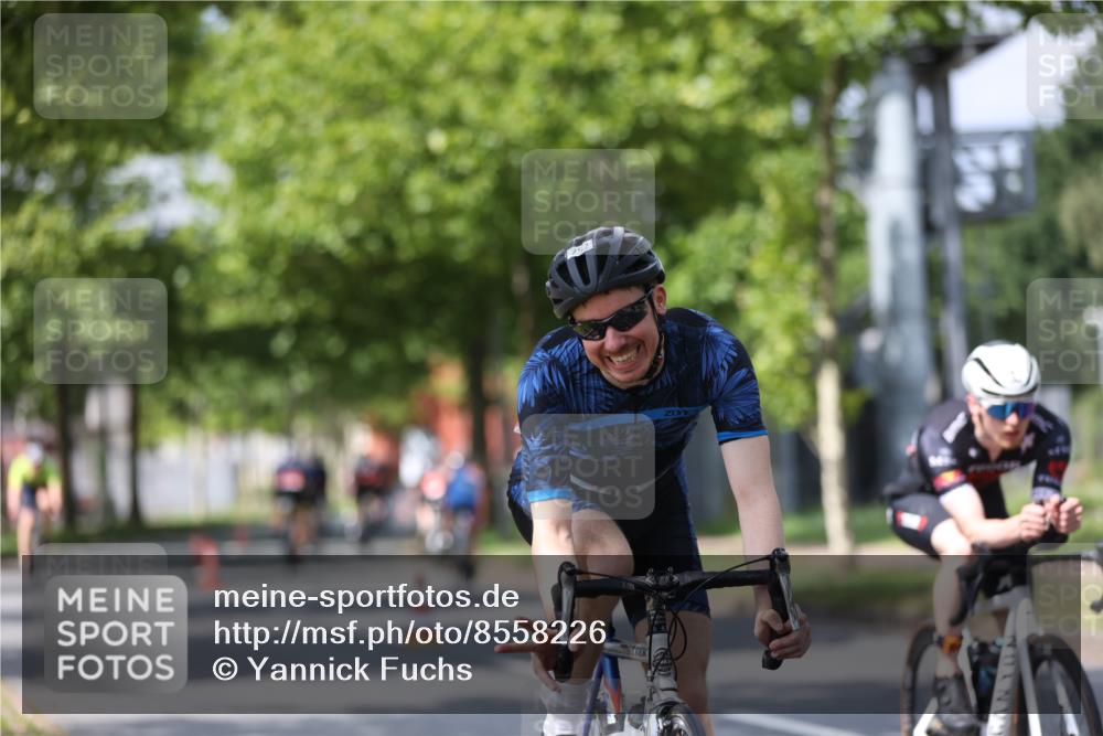 10.08.2025 - GEWOBA Citytriathlon Bremen Yannick Fuchs http://msf.ph/oto/8558226 10.08.2025 12:30:49 Radfahren 587, 752, 916, 924, 937, 951, 1011, 1020, 1022, 1026 meine-sportfotos.de