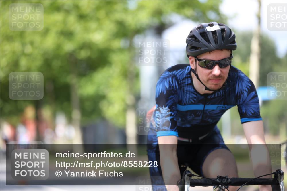 10.08.2025 - GEWOBA Citytriathlon Bremen Yannick Fuchs http://msf.ph/oto/8558228 10.08.2025 12:30:49 Radfahren 587, 752, 916, 924, 937, 951, 1011, 1020, 1022, 1026 meine-sportfotos.de