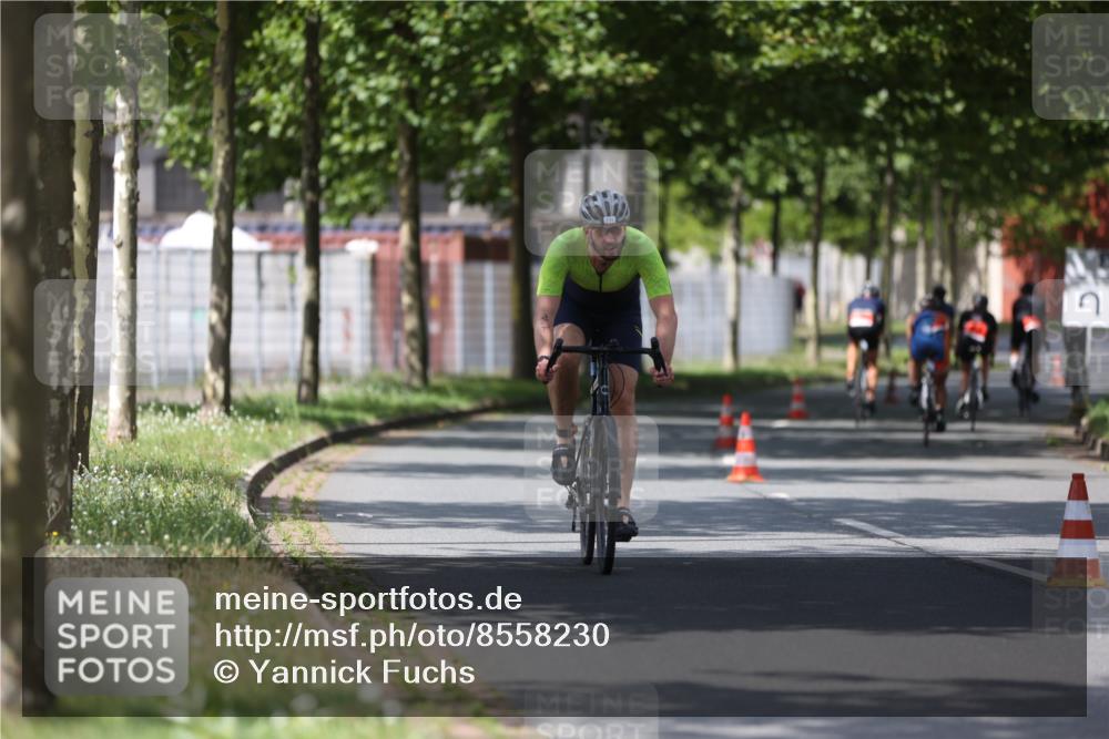 10.08.2025 - GEWOBA Citytriathlon Bremen Yannick Fuchs http://msf.ph/oto/8558230 10.08.2025 12:30:51 Radfahren 587, 752, 916, 937, 951, 1020, 1022, 1026 meine-sportfotos.de