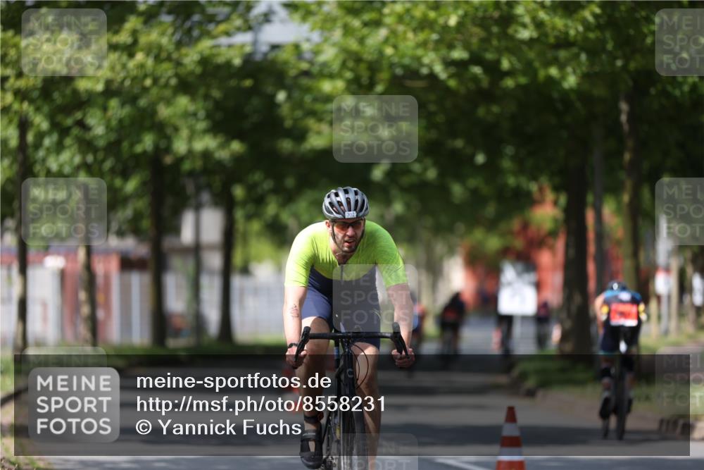 10.08.2025 - GEWOBA Citytriathlon Bremen Yannick Fuchs http://msf.ph/oto/8558231 10.08.2025 12:30:52 Radfahren 587, 752, 916, 937, 951, 1020, 1022, 1026 meine-sportfotos.de