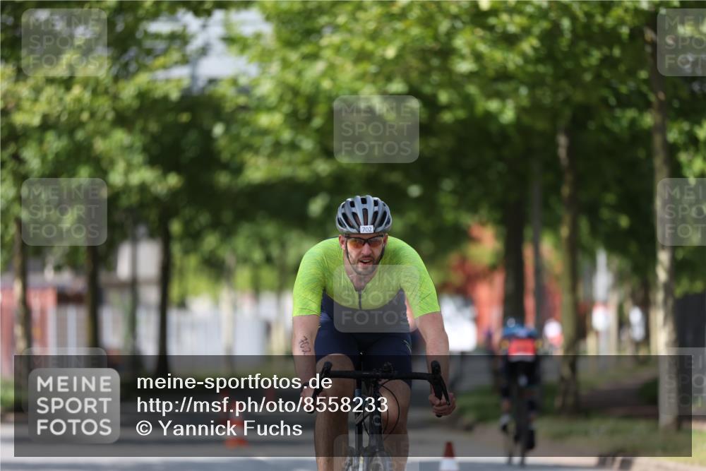 10.08.2025 - GEWOBA Citytriathlon Bremen Yannick Fuchs http://msf.ph/oto/8558233 10.08.2025 12:30:52 Radfahren 587, 752, 916, 937, 951, 1020, 1022, 1026 meine-sportfotos.de