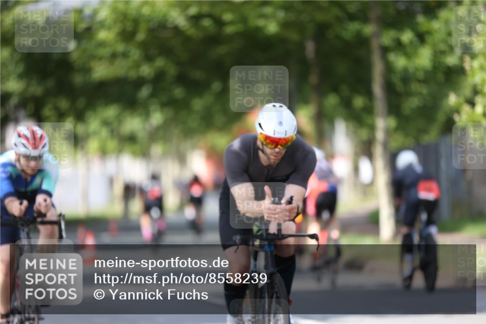 10.08.2025 - GEWOBA Citytriathlon Bremen Yannick Fuchs http://msf.ph/oto/8558239 10.08.2025 12:31:09 Radfahren 575, 621, 630, 692, 753, 801 meine-sportfotos.de