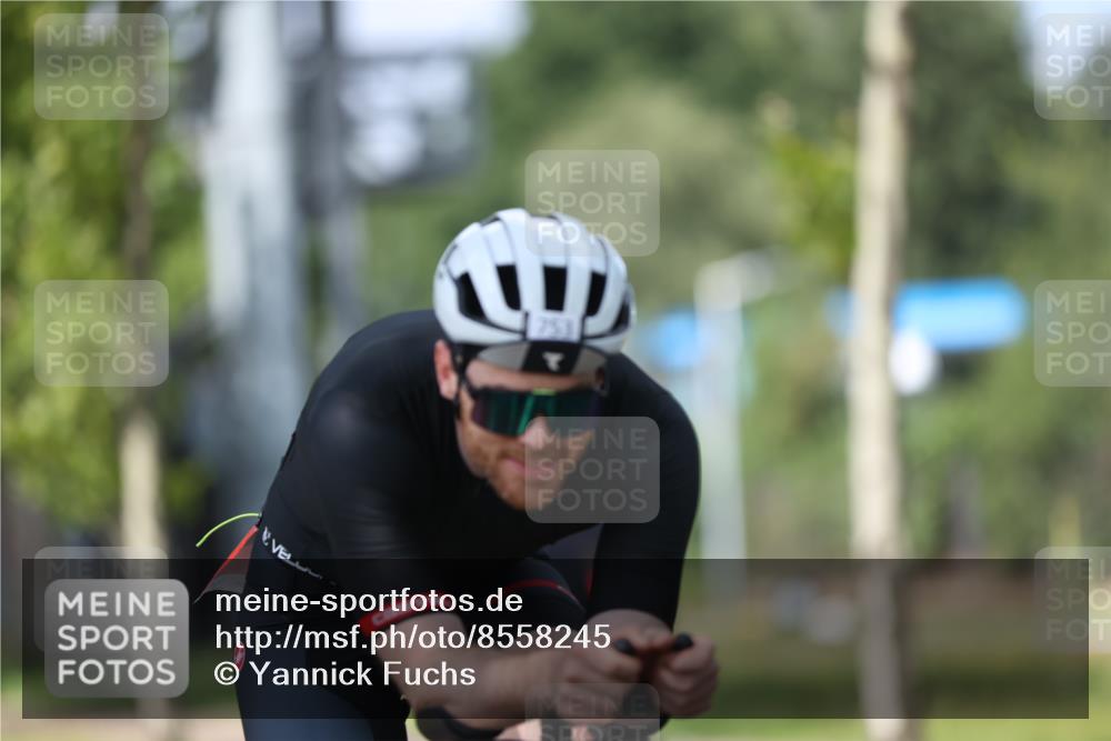 10.08.2025 - GEWOBA Citytriathlon Bremen Yannick Fuchs http://msf.ph/oto/8558245 10.08.2025 12:31:14 Radfahren 575, 621, 630, 692, 753, 801, 894, 905 meine-sportfotos.de