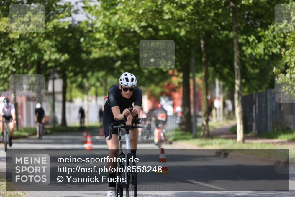 10.08.2025 - GEWOBA Citytriathlon Bremen Yannick Fuchs http://msf.ph/oto/8558248 10.08.2025 12:31:17 Radfahren 575, 616, 621, 630, 692, 753, 801, 894, 905 meine-sportfotos.de