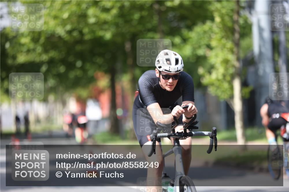 10.08.2025 - GEWOBA Citytriathlon Bremen Yannick Fuchs http://msf.ph/oto/8558249 10.08.2025 12:31:18 Radfahren 575, 616, 621, 630, 692, 753, 801, 894, 905 meine-sportfotos.de