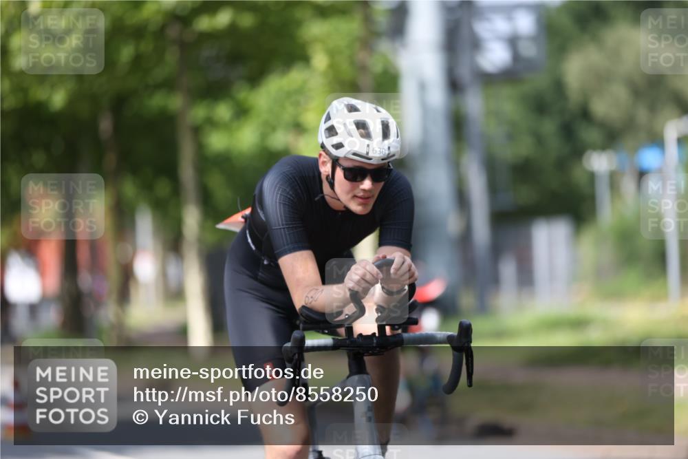 10.08.2025 - GEWOBA Citytriathlon Bremen Yannick Fuchs http://msf.ph/oto/8558250 10.08.2025 12:31:18 Radfahren 575, 616, 621, 630, 692, 753, 801, 894, 905 meine-sportfotos.de