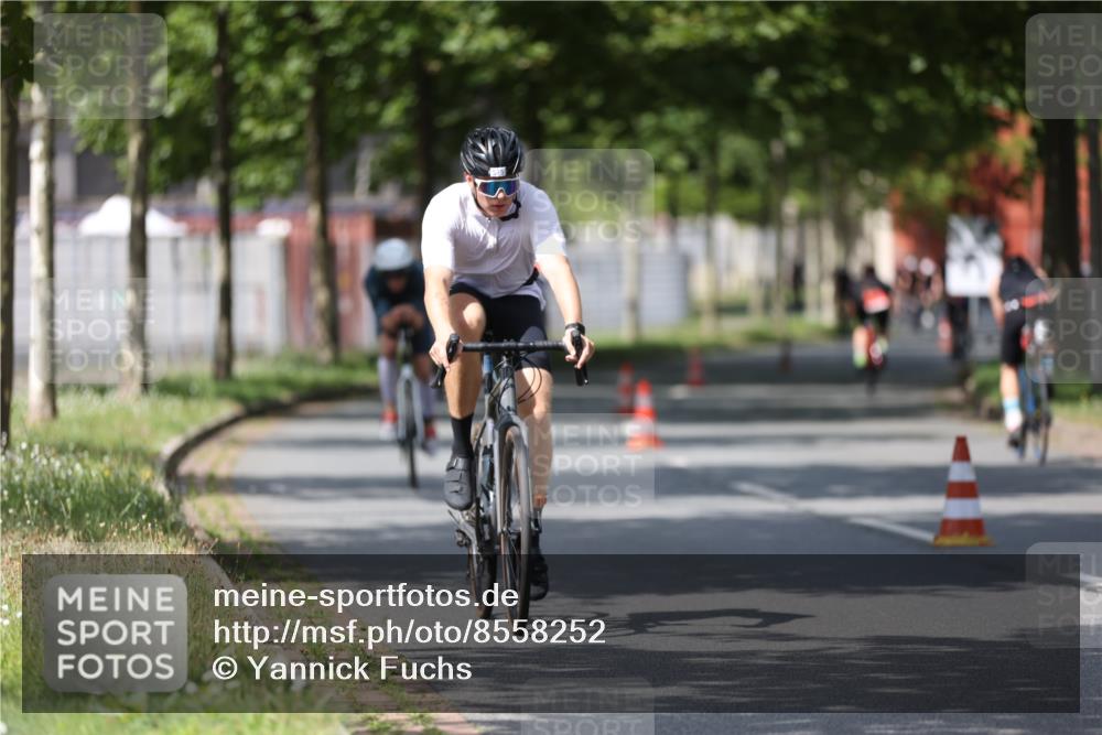 10.08.2025 - GEWOBA Citytriathlon Bremen Yannick Fuchs http://msf.ph/oto/8558252 10.08.2025 12:31:20 Radfahren 575, 616, 621, 630, 692, 753, 801, 863, 894, 905 meine-sportfotos.de