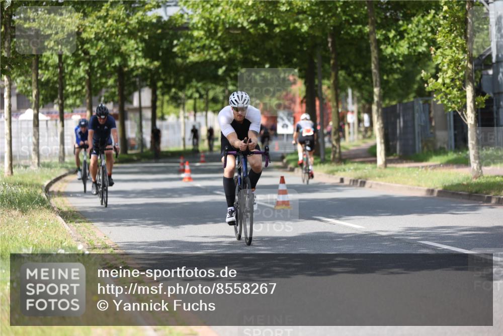 10.08.2025 - GEWOBA Citytriathlon Bremen Yannick Fuchs http://msf.ph/oto/8558267 10.08.2025 12:31:25 Radfahren 564, 575, 616, 630, 649, 753, 788, 793, 863, 894, 905 meine-sportfotos.de