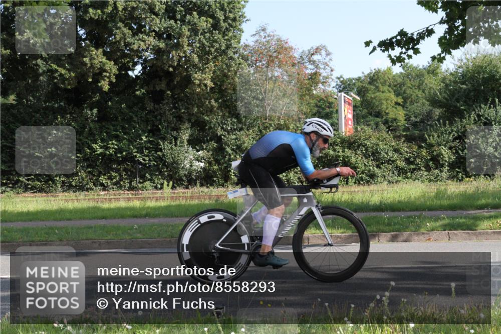 10.08.2025 - GEWOBA Citytriathlon Bremen Yannick Fuchs http://msf.ph/oto/8558293 10.08.2025 10:27:37 Radfahren 351, 422 meine-sportfotos.de
